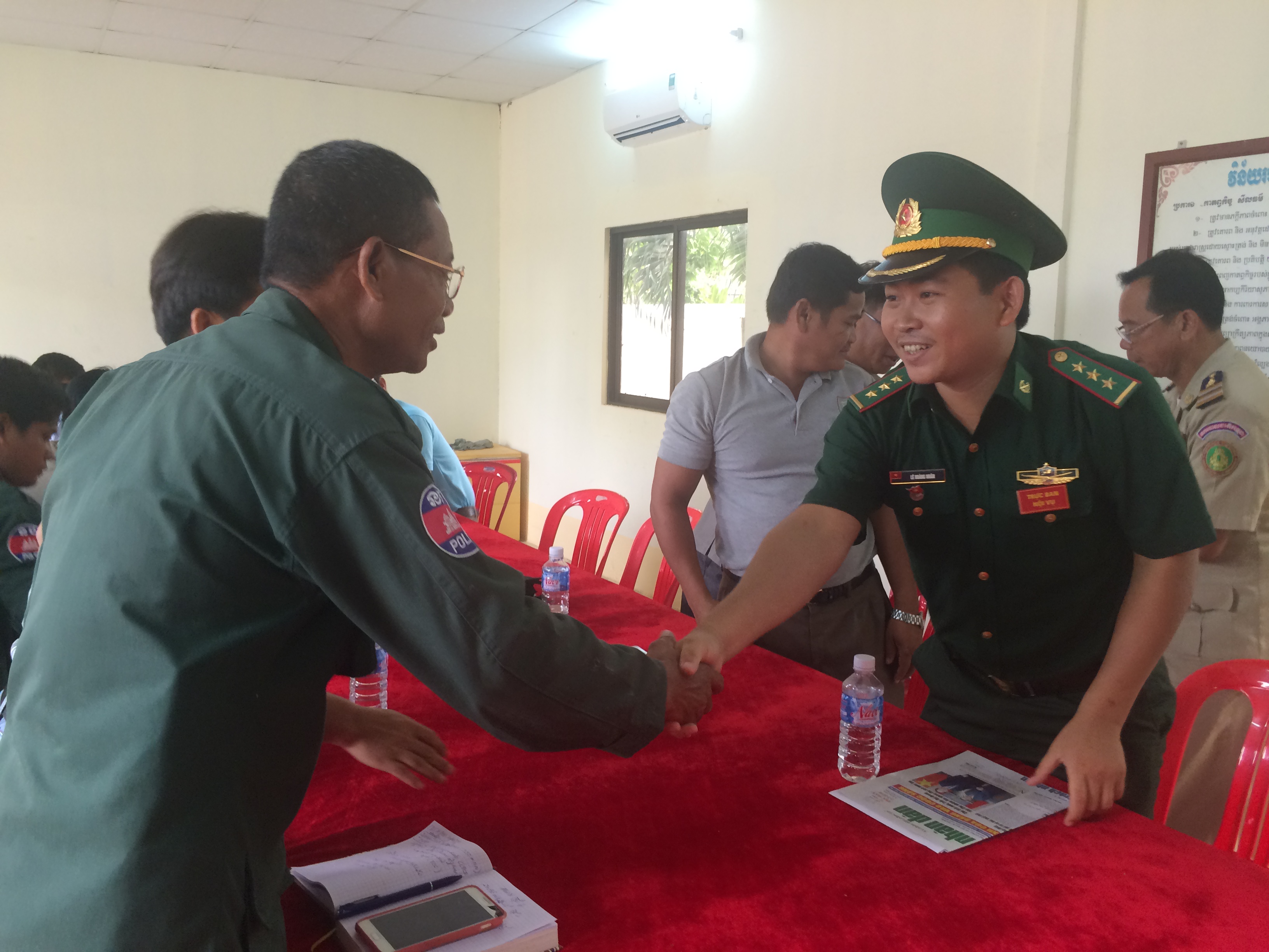 Vietnamese police met with khmer police to refer children back